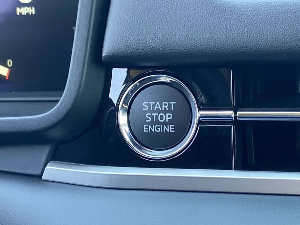 New 2026 Mitsubishi Outlander SE FWD image 13