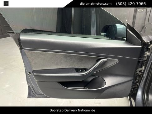 Used 2020 Tesla Model 3 Performance image 25