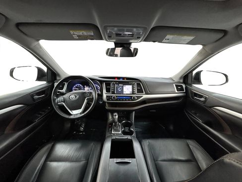 Used 2018 Toyota Highlander XLE image 17