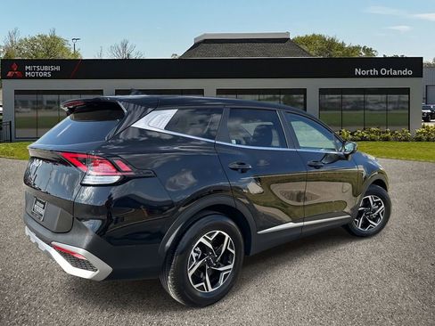 Used 2025 Kia Sportage LX image 5