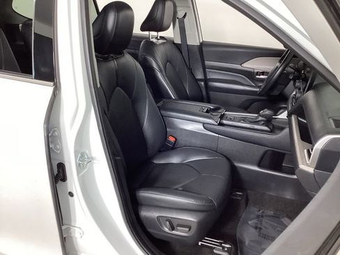 Used 2024 Toyota Grand Highlander AWD image 43