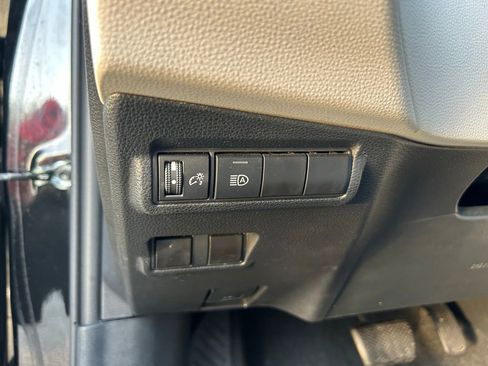 Used 2024 Toyota Corolla Cross L image 17