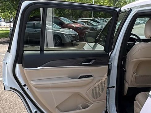 Used 2023 Jeep Grand Cherokee L Limited AWD/4WD image 22
