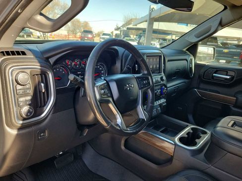 Used 2021 Chevrolet Silverado 1500 LT Trail Boss w/ Convenience Package II image 2