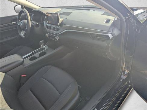 Used 2025 Nissan Altima 2.5 SV FWD image 20