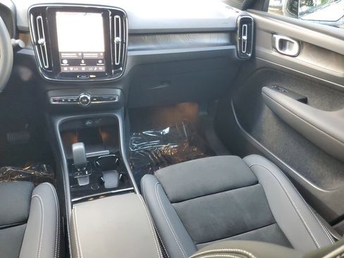 Certified 2023 Volvo C40 P8 Recharge Plus w/ Climate Package AWD/4WD image 14
