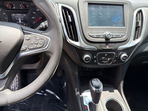 Used 2018 Chevrolet Equinox LT FWD image 16