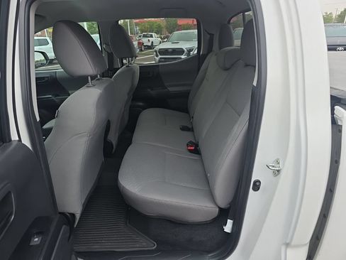 Used 2022 Toyota Tacoma SR AWD/4WD image 12