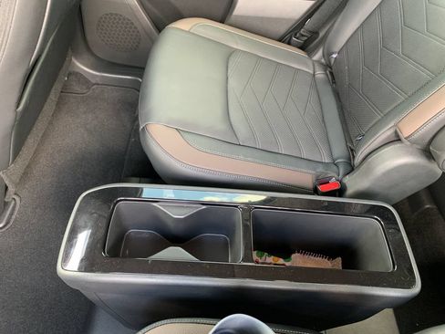 Used 2025 Nissan Pathfinder Platinum AWD/4WD image 28