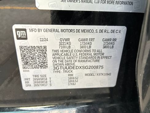 Used 2025 GMC Sierra 1500 SLT AWD/4WD image 30