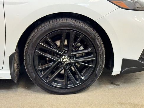 Used 2025 Toyota Camry SE image 4