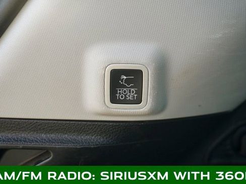 Used 2023 Jeep Grand Cherokee Limited w/ Luxury Tech Group II image 7