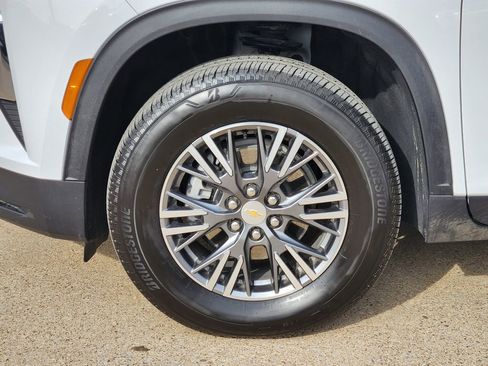 Used 2026 Chevrolet Traverse LT image 10