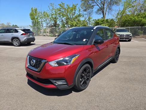 Used 2020 Nissan Kicks SR w/ SR Premium Package FWD image 2