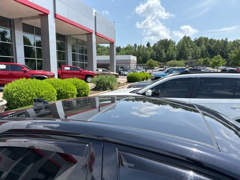 Used 2023 Toyota Camry XSE FWD image 3