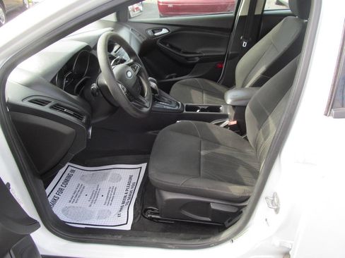 Used 2017 Ford Focus SE FWD image 9