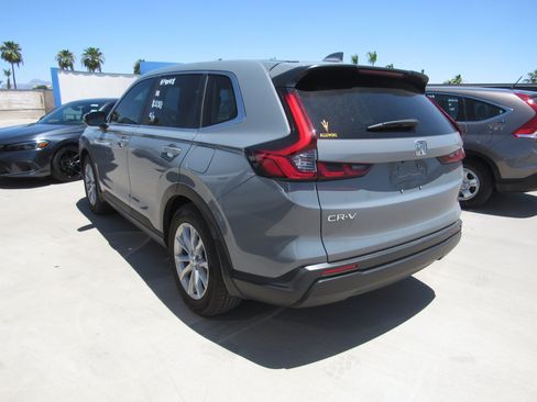 Used 2025 Honda CR-V EX image 4