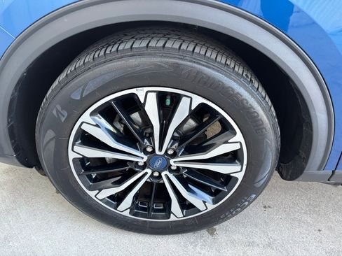 Used 2022 Ford Escape SE w/ SE Sport Appearance Package image 11