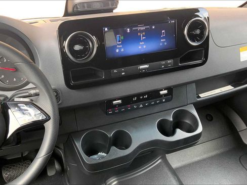 Used 2025 Mercedes-Benz Sprinter 2500 image 23