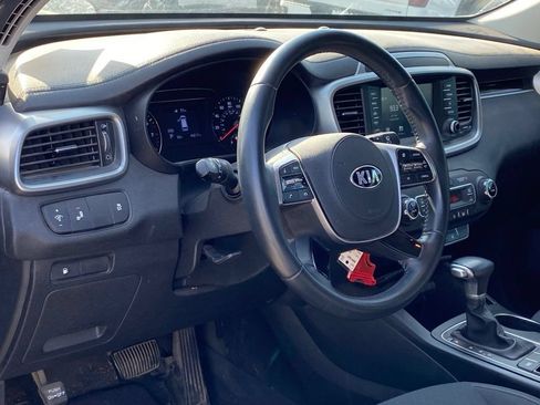 Used 2019 Kia Sorento S FWD image 8