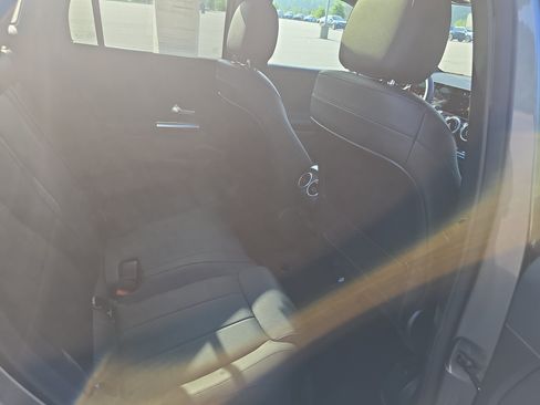 Used 2021 Mercedes-Benz GLA 250 4MATIC image 11