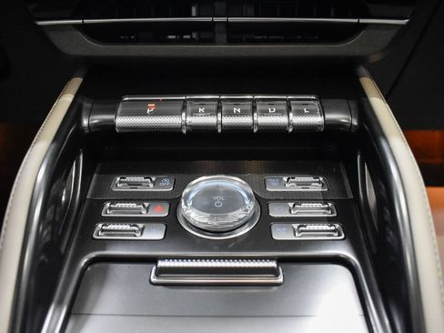 Used 2025 Lincoln Nautilus Premier AWD/4WD image 25