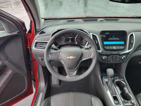 Certified 2024 Chevrolet Equinox Premier FWD image 13