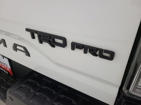 Used 2018 Toyota Tacoma TRD Pro AWD/4WD image 8