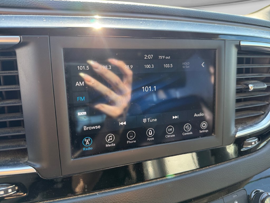 Used 2018 Chrysler Pacifica Touring-L FWD image 26