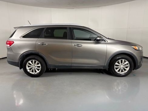 Used 2016 Kia Sorento FWD image 9