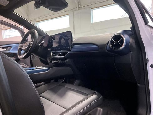 Used 2025 Chevrolet Equinox EV LT w/ Convenience Package image 14