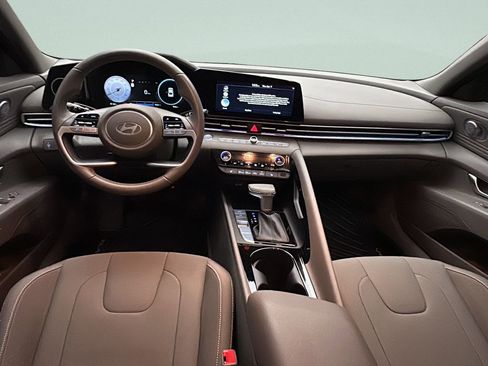 Used 2025 Hyundai Elantra SEL image 20