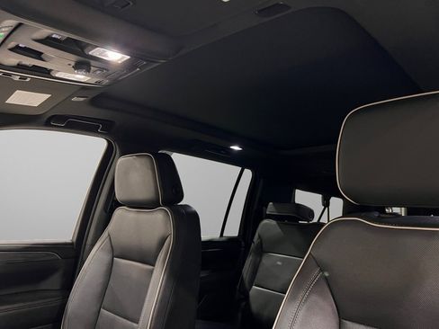 Used 2023 GMC Yukon XL SLT image 43
