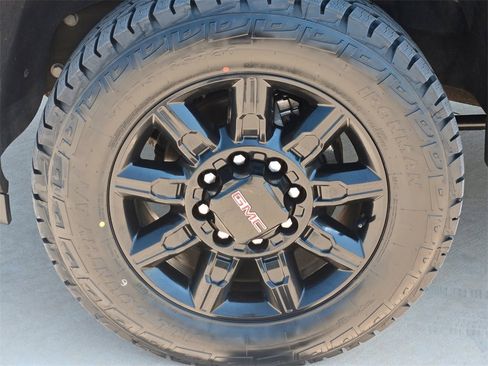 Used 2024 GMC Sierra 2500 AT4 w/ AT4 Premium Plus Package image 9