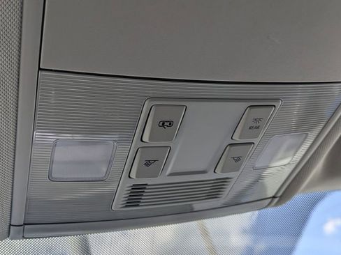 Used 2022 Volkswagen Taos SE FWD image 33