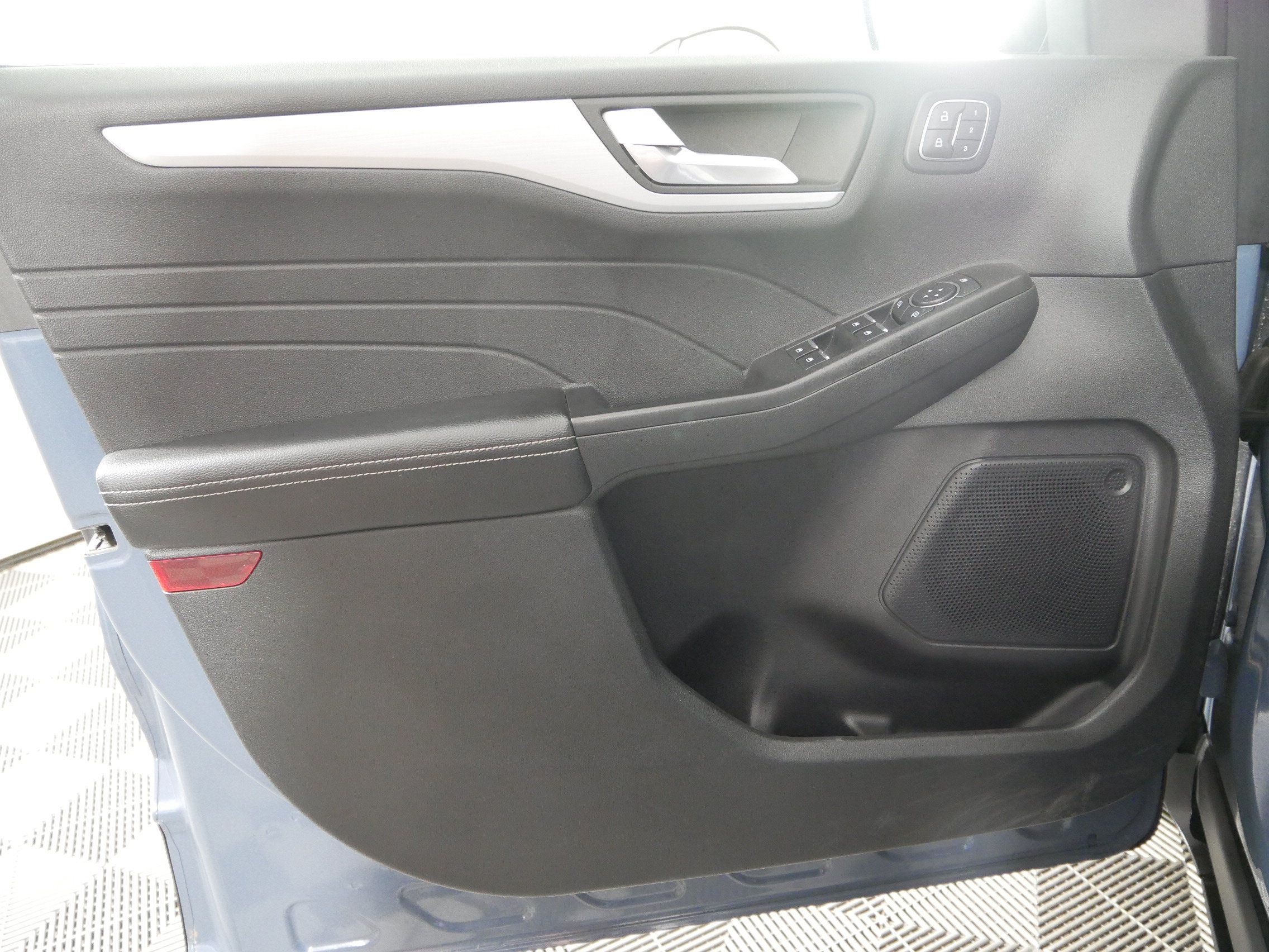 Used 2025 Ford Escape Platinum AWD/4WD image 8