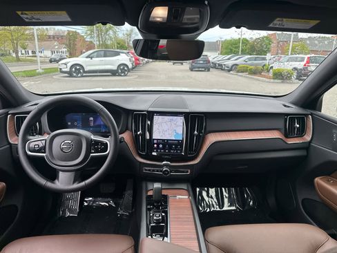 Used 2025 Volvo XC60 B5 Plus AWD/4WD image 27