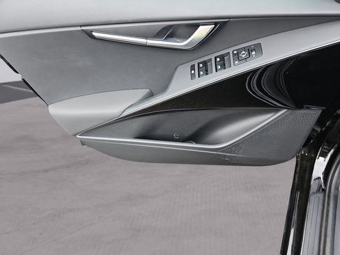 Certified 2025 Kia Niro EX w/ EX Cold Weather Package FWD image 10