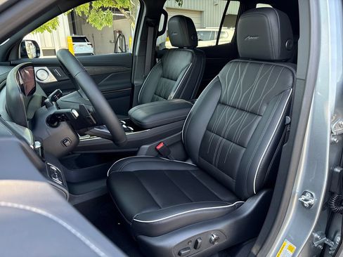 New 2026 Buick Enclave Avenir w/ Super Cruise Package FWD image 18