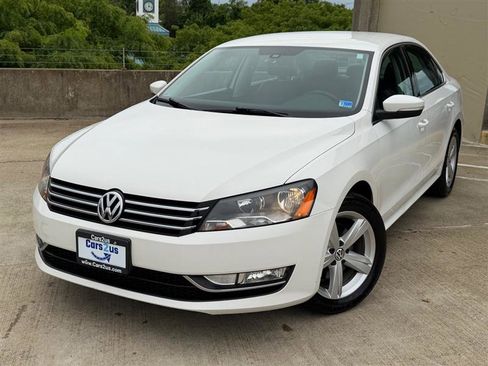 Used 2015 Volkswagen Passat 1.8T Limited Edition FWD image 2