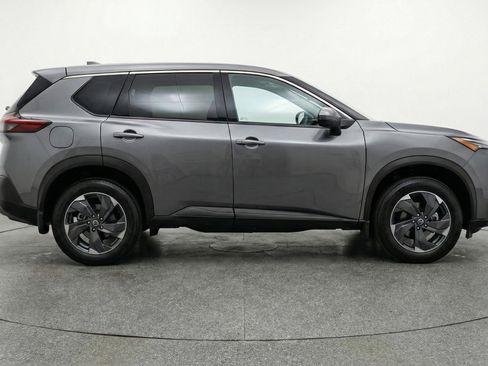 Used 2025 Nissan Rogue SV image 11
