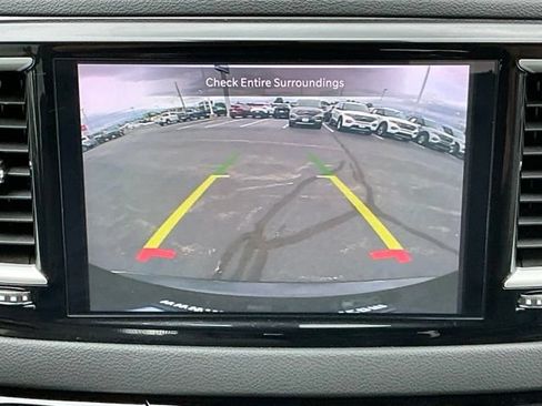 Used 2024 Chrysler Pacifica Touring-L FWD image 24