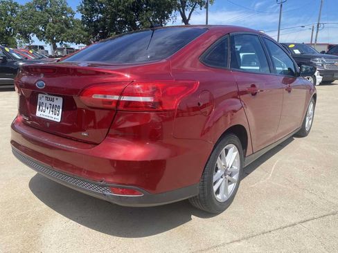 Used 2017 Ford Focus SE FWD image 6