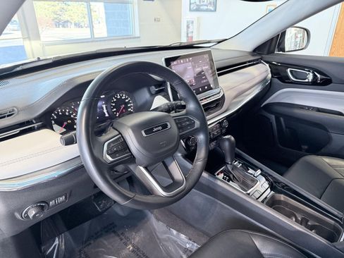 Used 2022 Jeep Compass Limited image 9