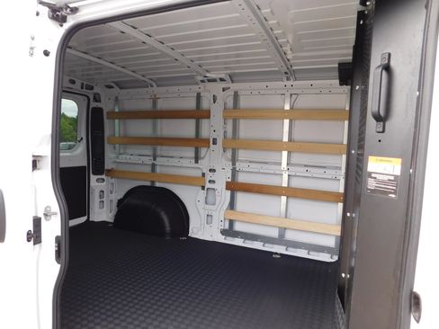 Used 2025 RAM ProMaster 2500 w/ U-Haul Equipment Group FWD image 9