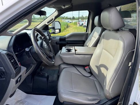 Used 2017 Ford F550 4x4 Regular Cab Super Duty image 11
