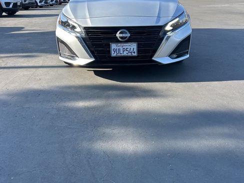 Used 2025 Nissan Altima 2.5 SV FWD image 4