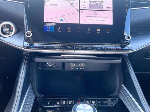 Used 2024 Jeep Wagoneer L Series II w/ Flexible Seating Group AWD/4WD image 15
