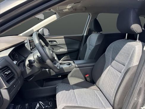 Used 2023 Nissan Rogue SV image 4