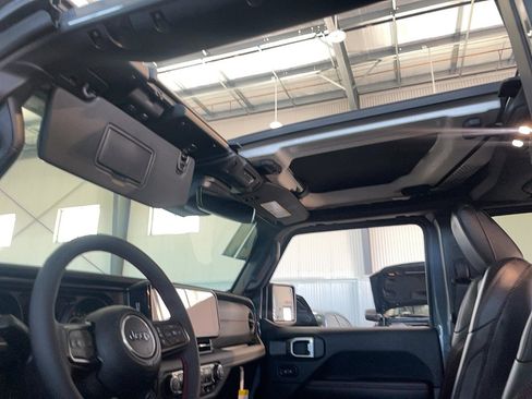 Used 2024 Jeep Wrangler Unlimited Rubicon image 20